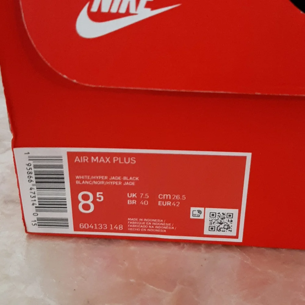 Nike Air Max Plus - Picture 2 of 8